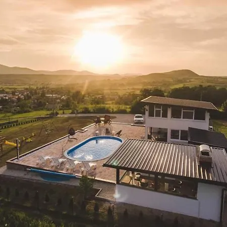 Vanesa ヴィラ Bihać