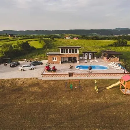 Vanesa ヴィラ Bihać